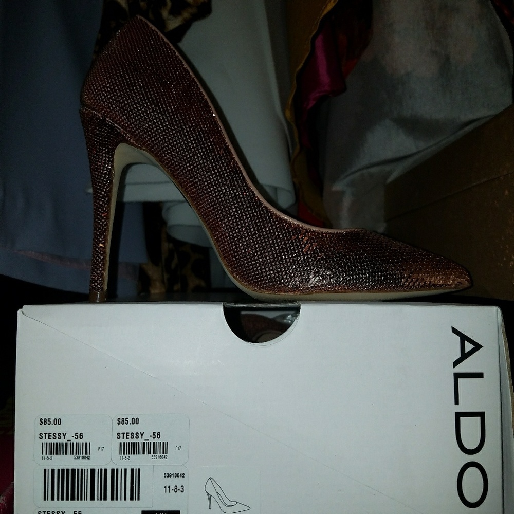 Shoes - Picture 4 of 8